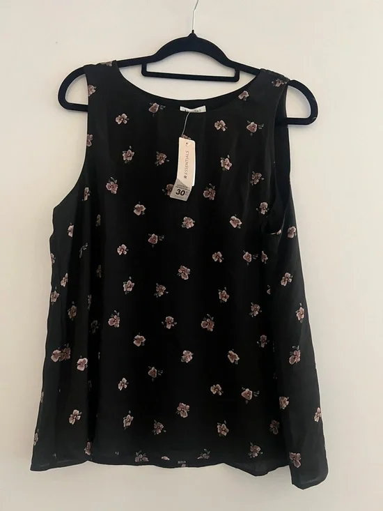 Reitmans R Essentials Black Floral Tank - Picture 1 of 11